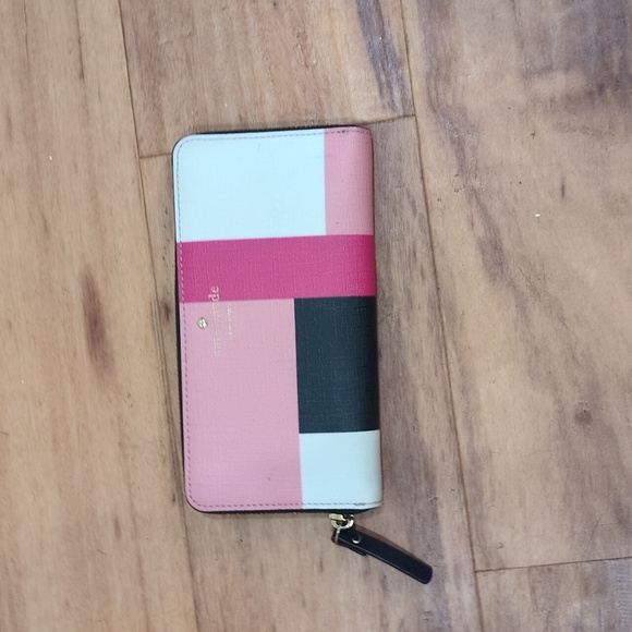 kate spade Handbags - Kate Spade GUC colorblock Pinks White Black Zip Around Wallet Storybook Lining